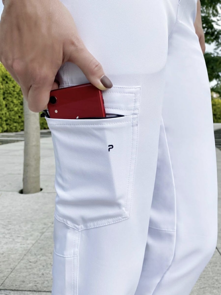 Медицинские брюки джоггеры женские белого цвета WEARPLUS Ellis